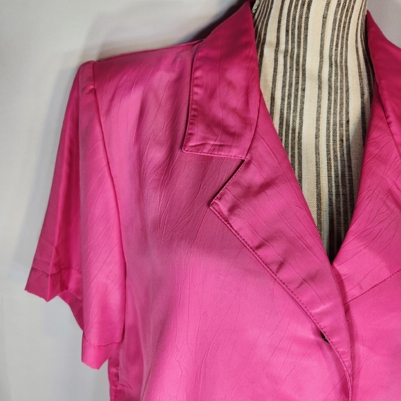 Lauren Lee Pink Barbiecore Short Sleeve V NECK Button Down Elastic Hem Top Sz 16 - Picture 2 of 9